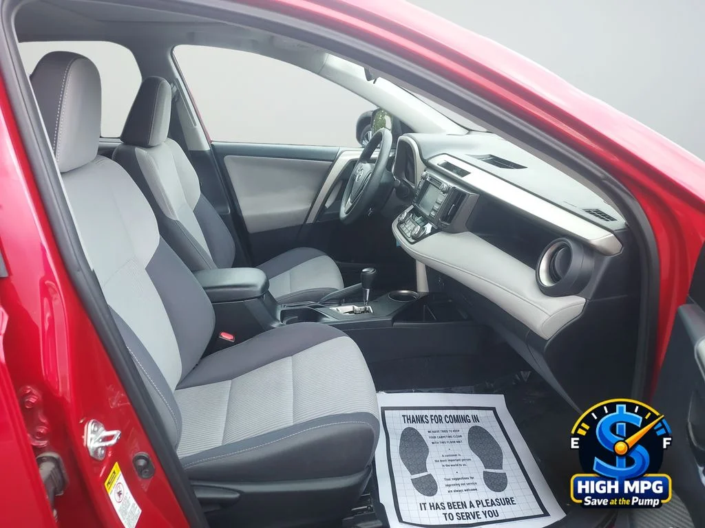 Used 2014 Red Toyota XLE image 24