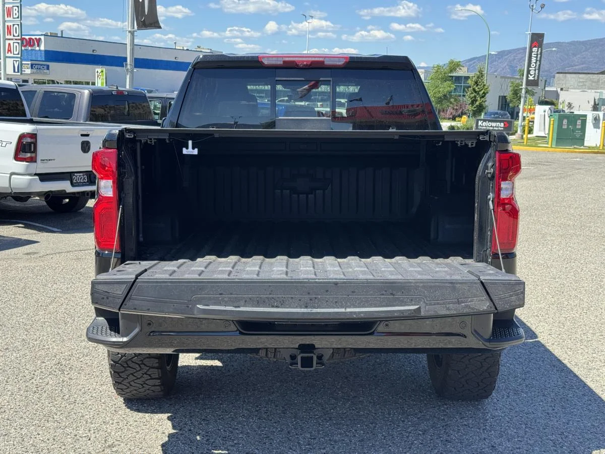 Used 2025 Black Chevrolet ZR2 image 8