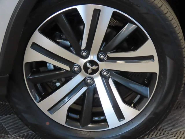 Used 2025  Mitsubishi S image 8
