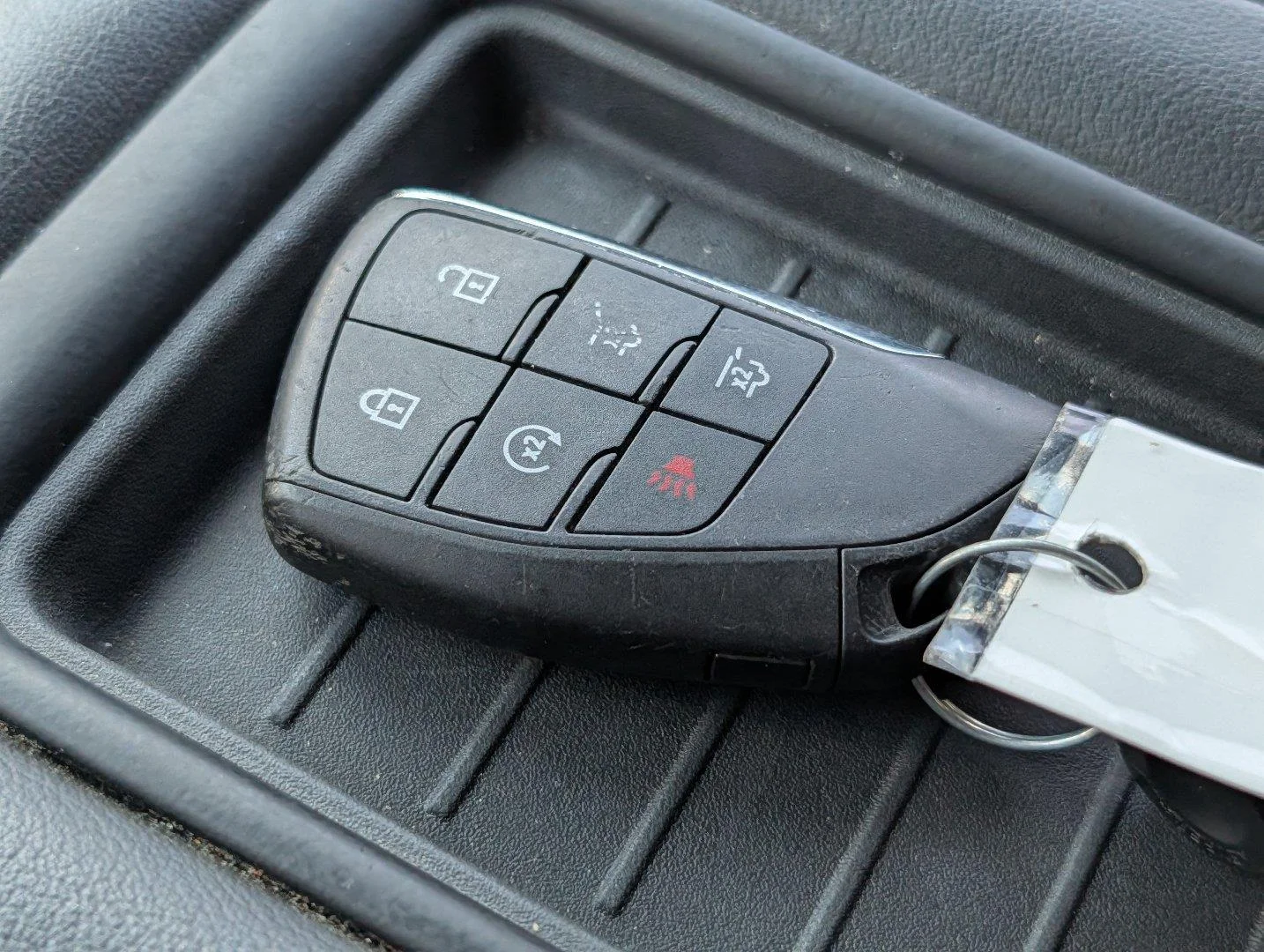 Used 2023 SILVER SAGE METALLIC Chevrolet LT image 19