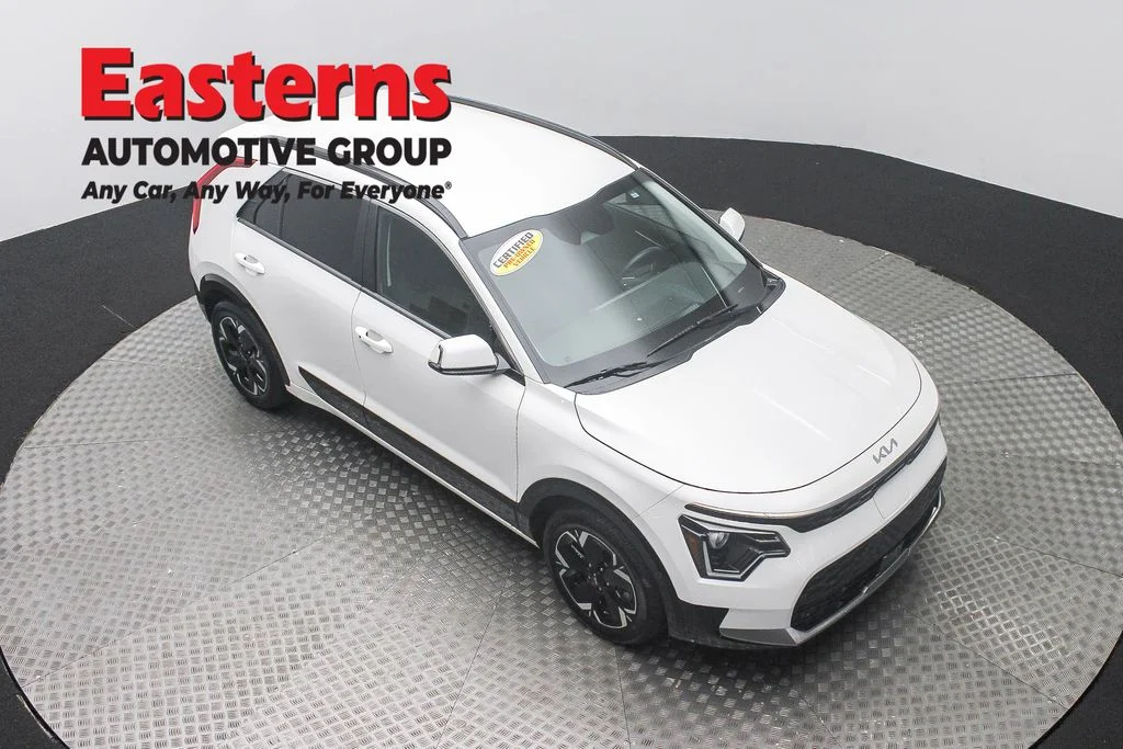 Used 2023 White Kia Wind image 3