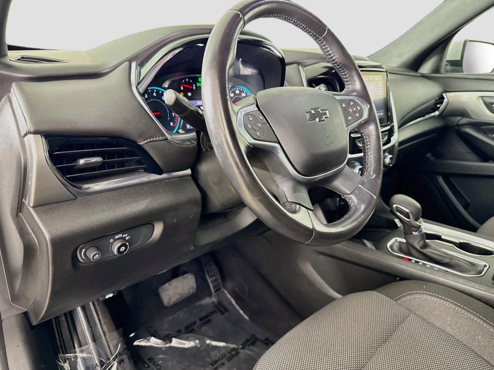 Used 2022 SILVER ICE METALLIC Chevrolet LT Cloth image 11