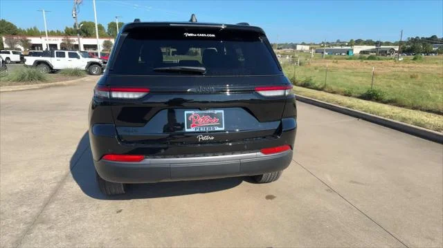 New 2027 High-Gloss Black Paint Jeep Laredo Altitude image 8