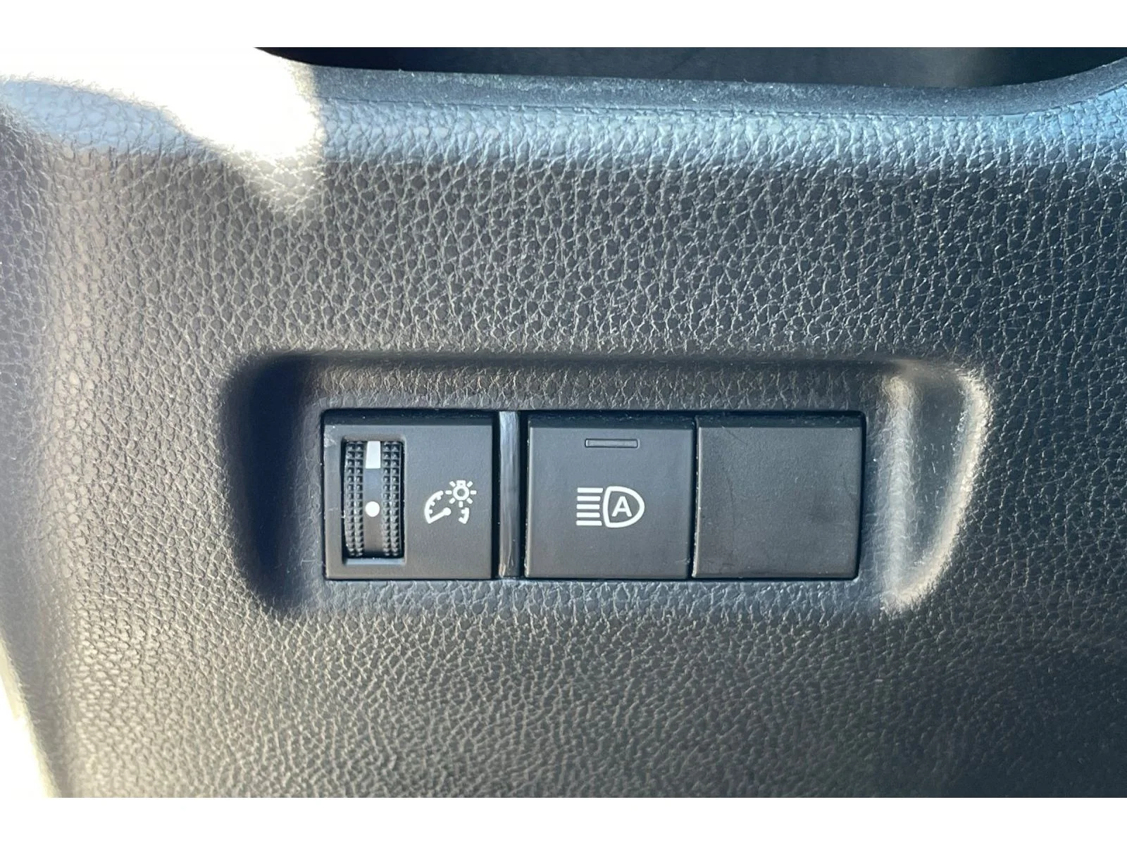 Used 2023 Ice Cap Toyota Hybrid LE image 39