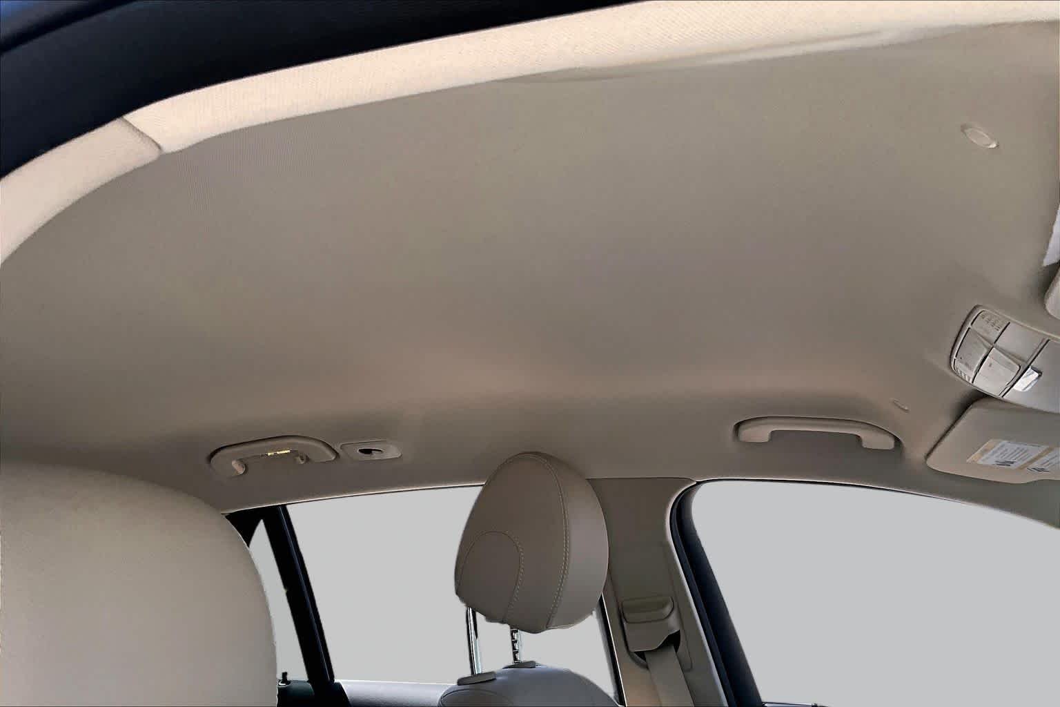Used 2022 Mojave Silver Metallic Mercedes-Benz GLC 300 image 11
