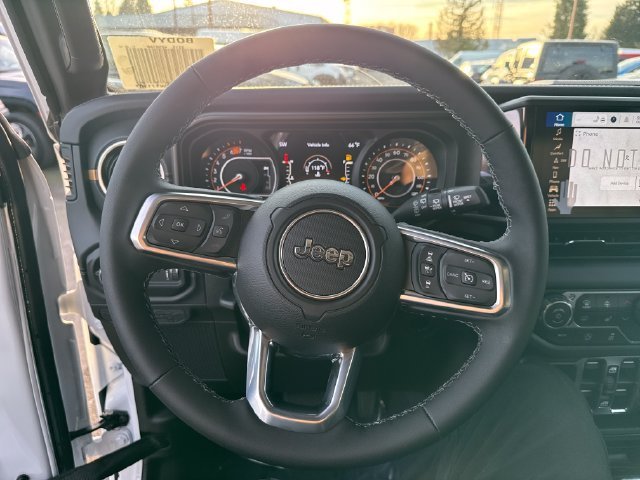 New 2026 Bright White Clear-Coat Exterior Paint Jeep Sahara image 18