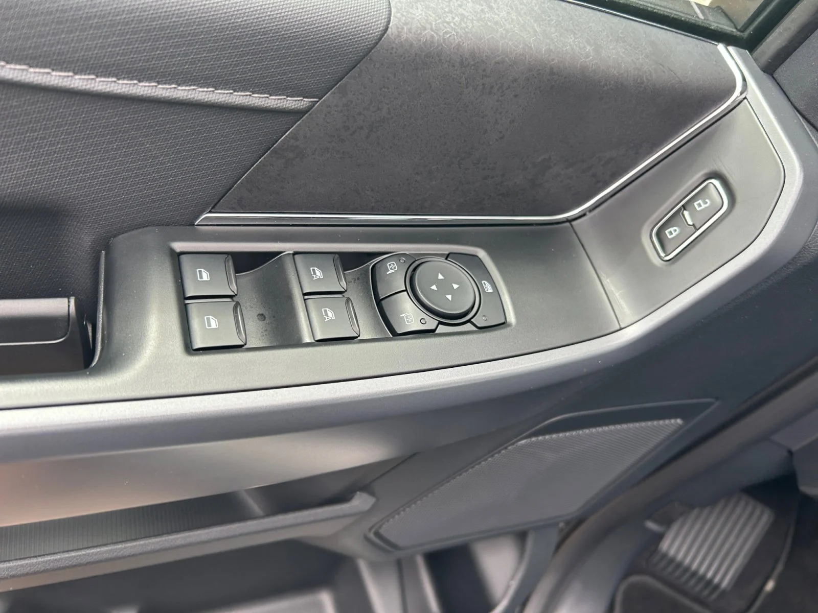 New 2026 Oxford White Ford XLT image 17