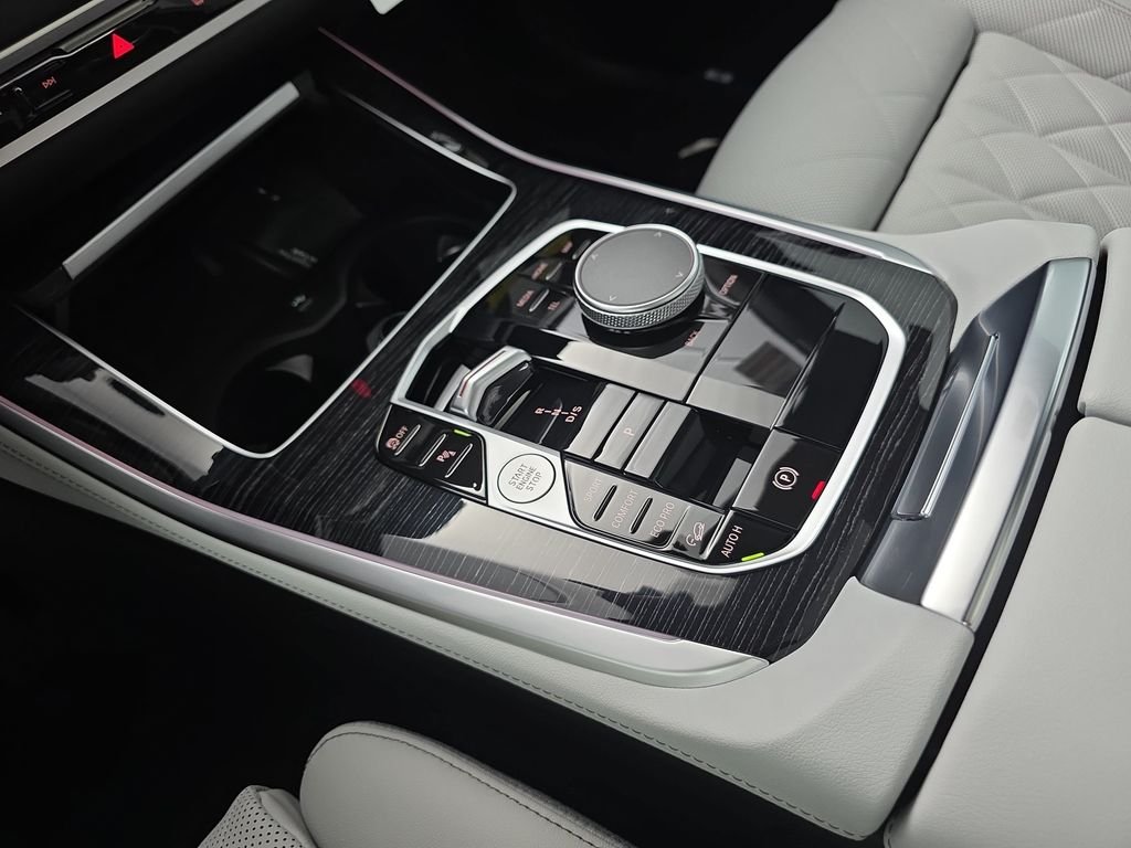 New 2026 Tanzanite Blue II Metallic BMW xDrive40i image 25