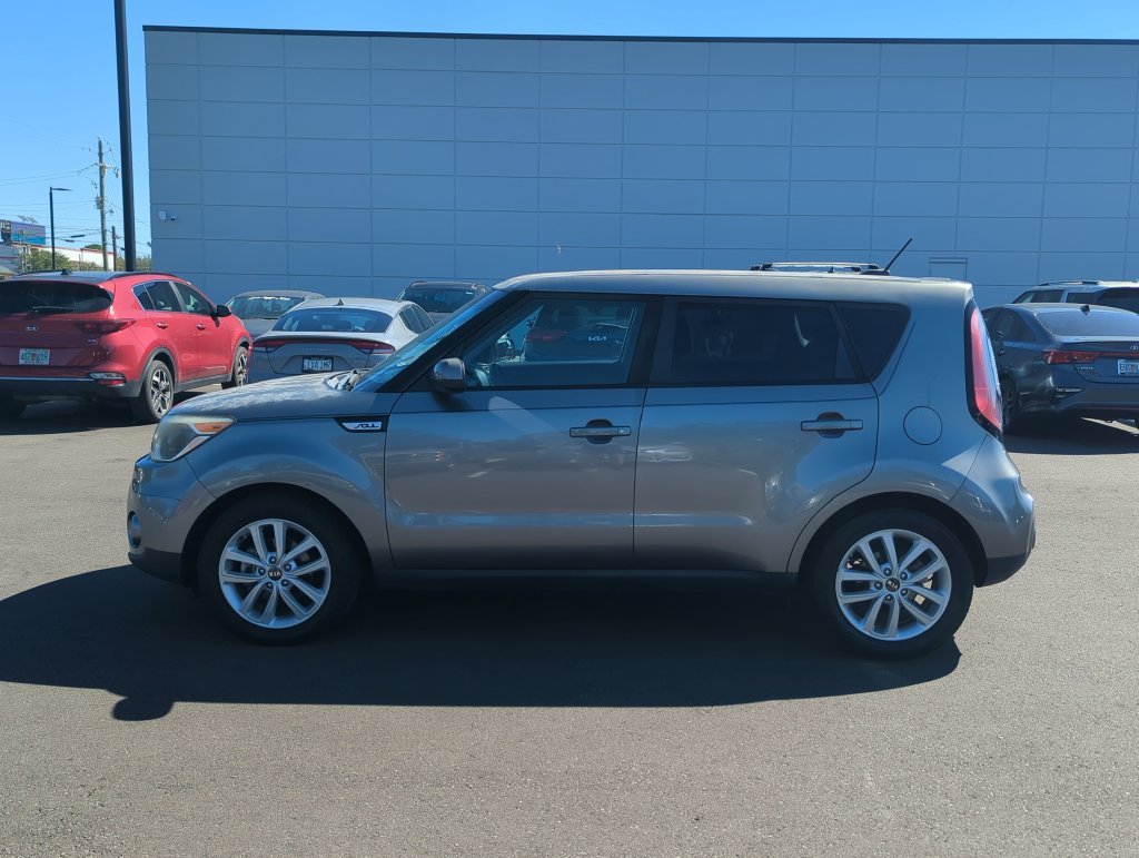 Used 2017 Gray Kia Plus image 4
