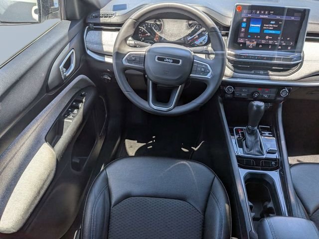 Used 2024 White Jeep Latitude image 16
