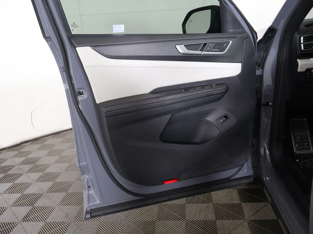 Used 2024 Gray Volkswagen 2.0T SEL Premium R-Line image 25