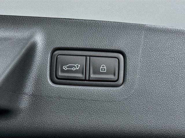 New 2027 White Hyundai SE FWD image 39