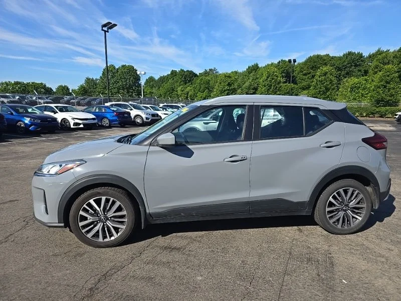 Used 2023 Gray Nissan SV image 4