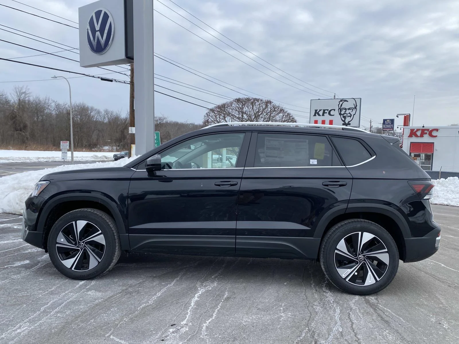 2026 Volkswagen Taos SE - Photo 2
