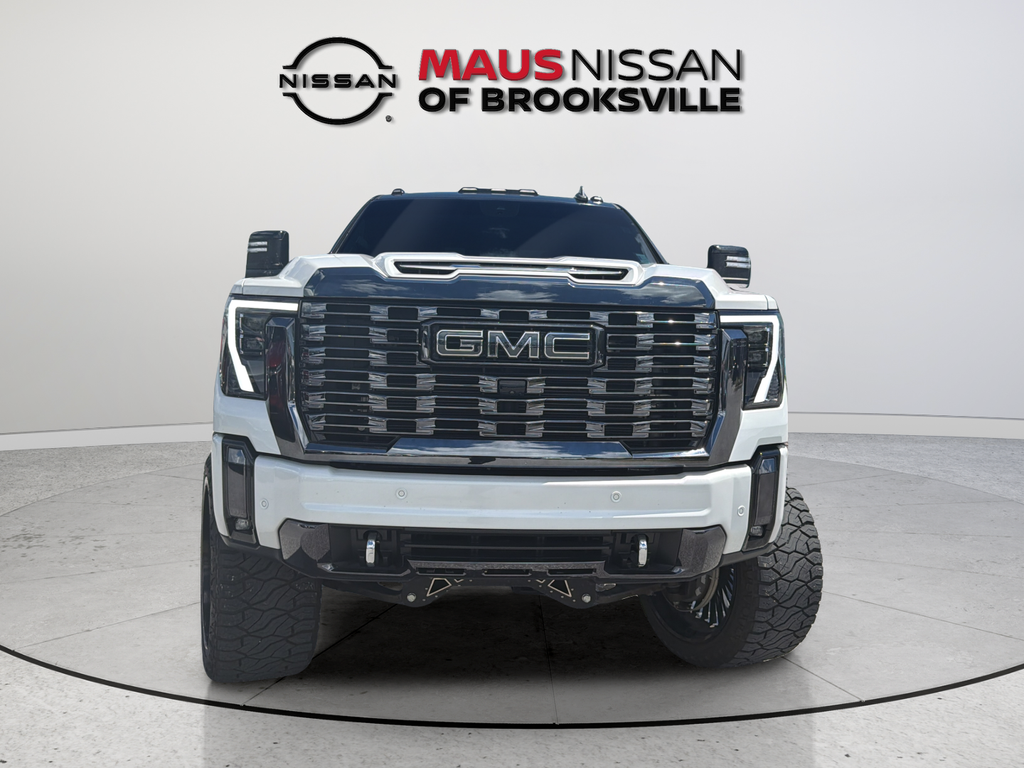 Used 2024 White GMC Denali Ultimate image 3