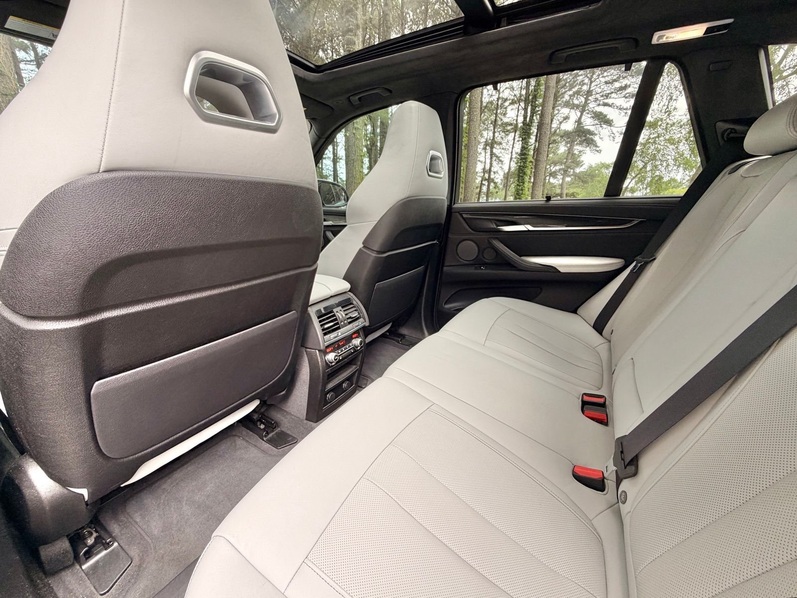 Used 2018 Silverstone Metallic BMW Base image 15