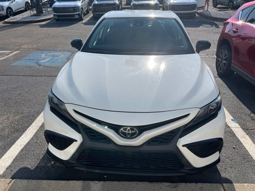 Used 2022 White Toyota SE Nightshade image 1