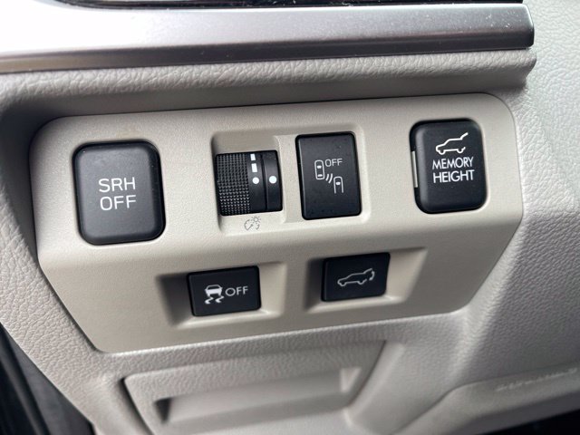 Used 2018 Dark Gray Metallic Subaru 2.5i Limited image 16