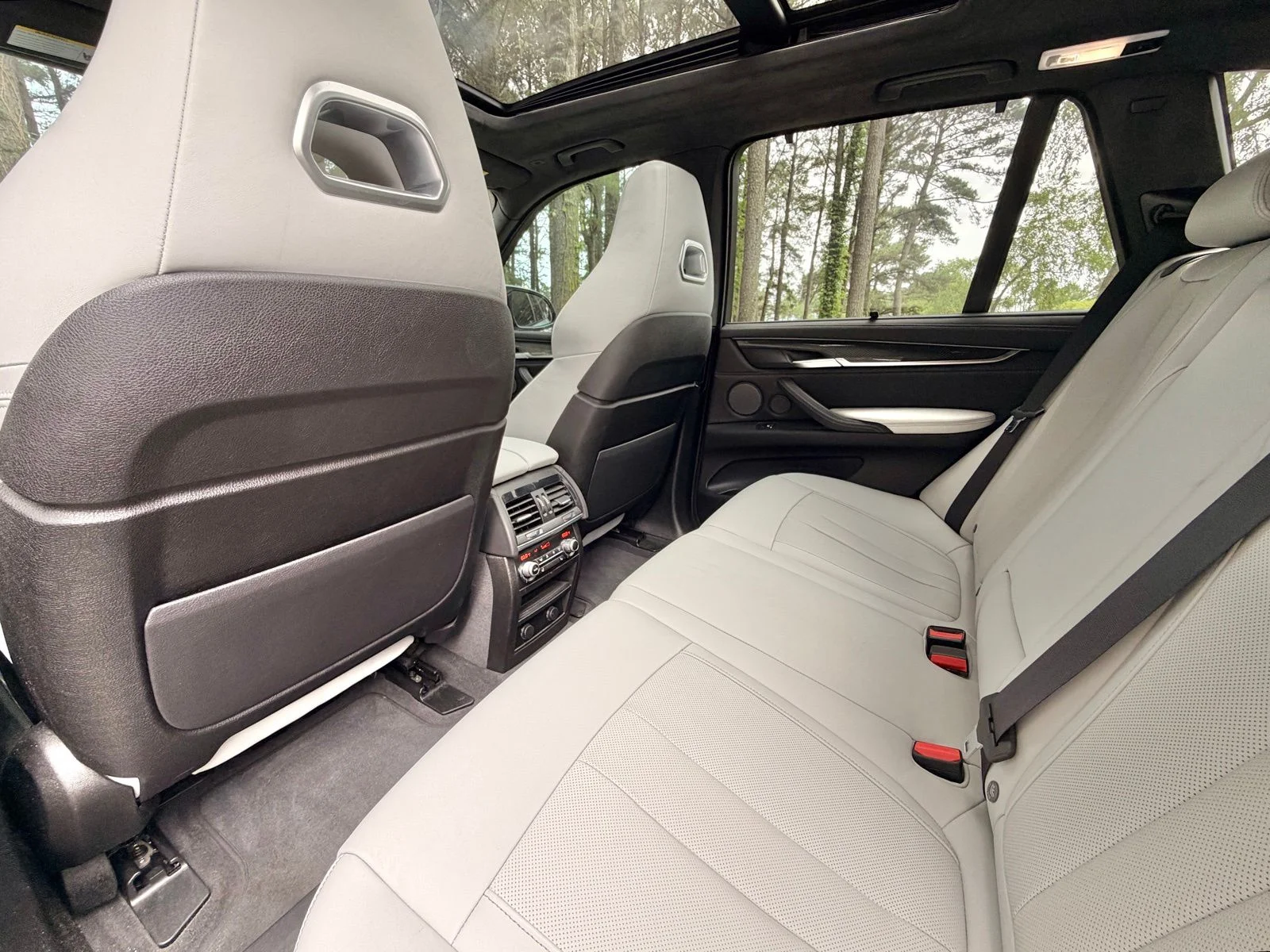 Used 2018 Silverstone Metallic BMW Base image 15