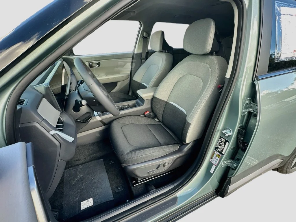 New 2027 Iceberg Green Kia S image 19