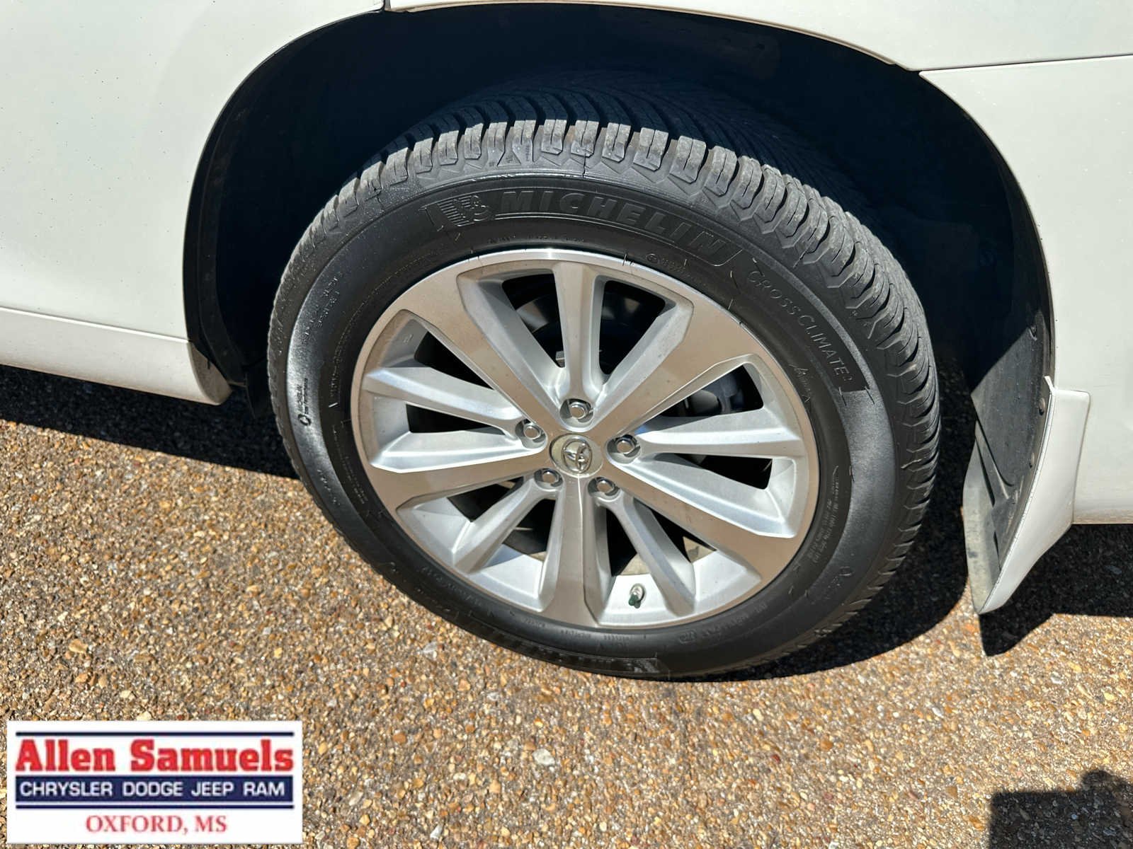 Used 2010 Blizzard Pearl Toyota Limited w/3rd Row image 51