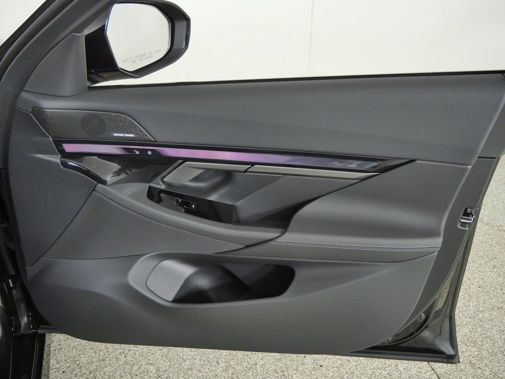 New 2027 Black Sapphire Metallic BMW 530i xDrive image 19