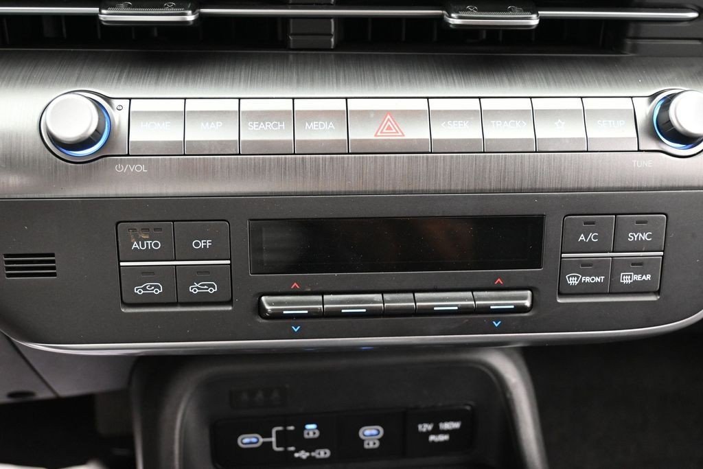 Used 2025 White Hyundai SEL AWD image 12