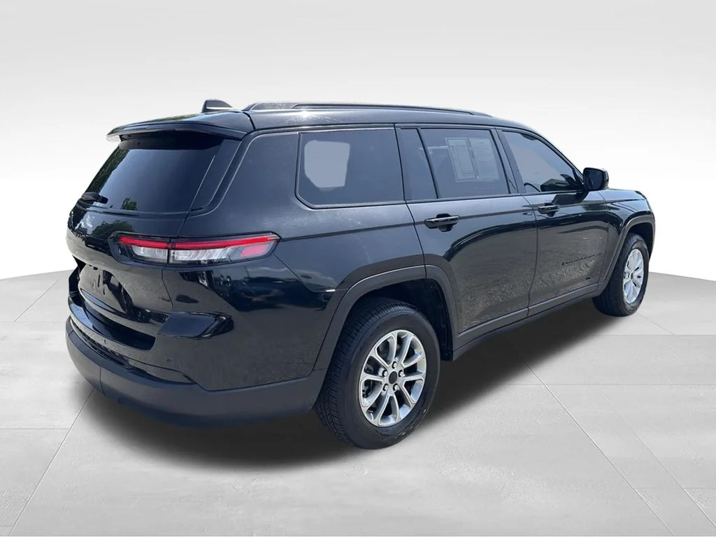 Used 2023 Black Jeep Altitude image 4