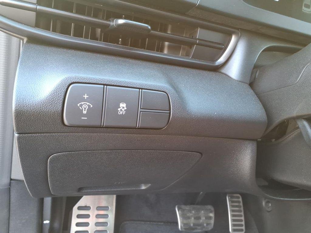 2025 Hyundai Elantra SEL - Photo 16