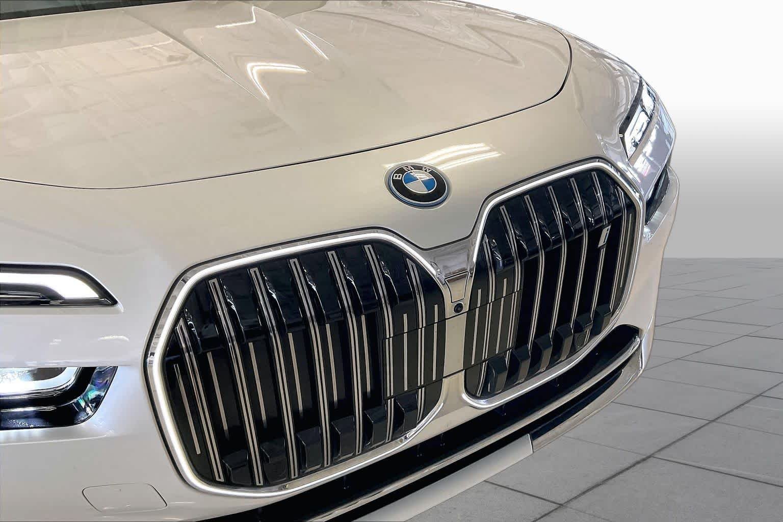 Used 2025 Mineral White Metallic BMW eDrive50 image 30
