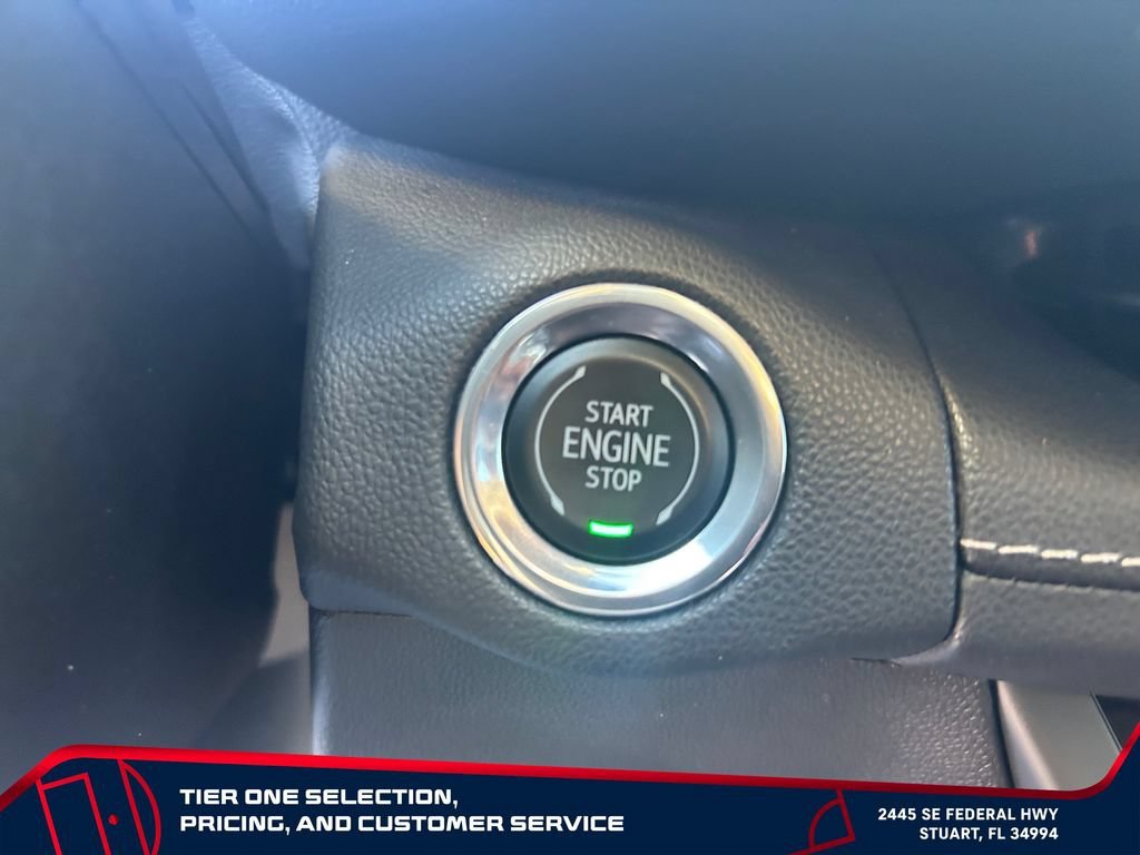 Used 2023 WHITE FROST TRICOAT Buick Avenir image 22