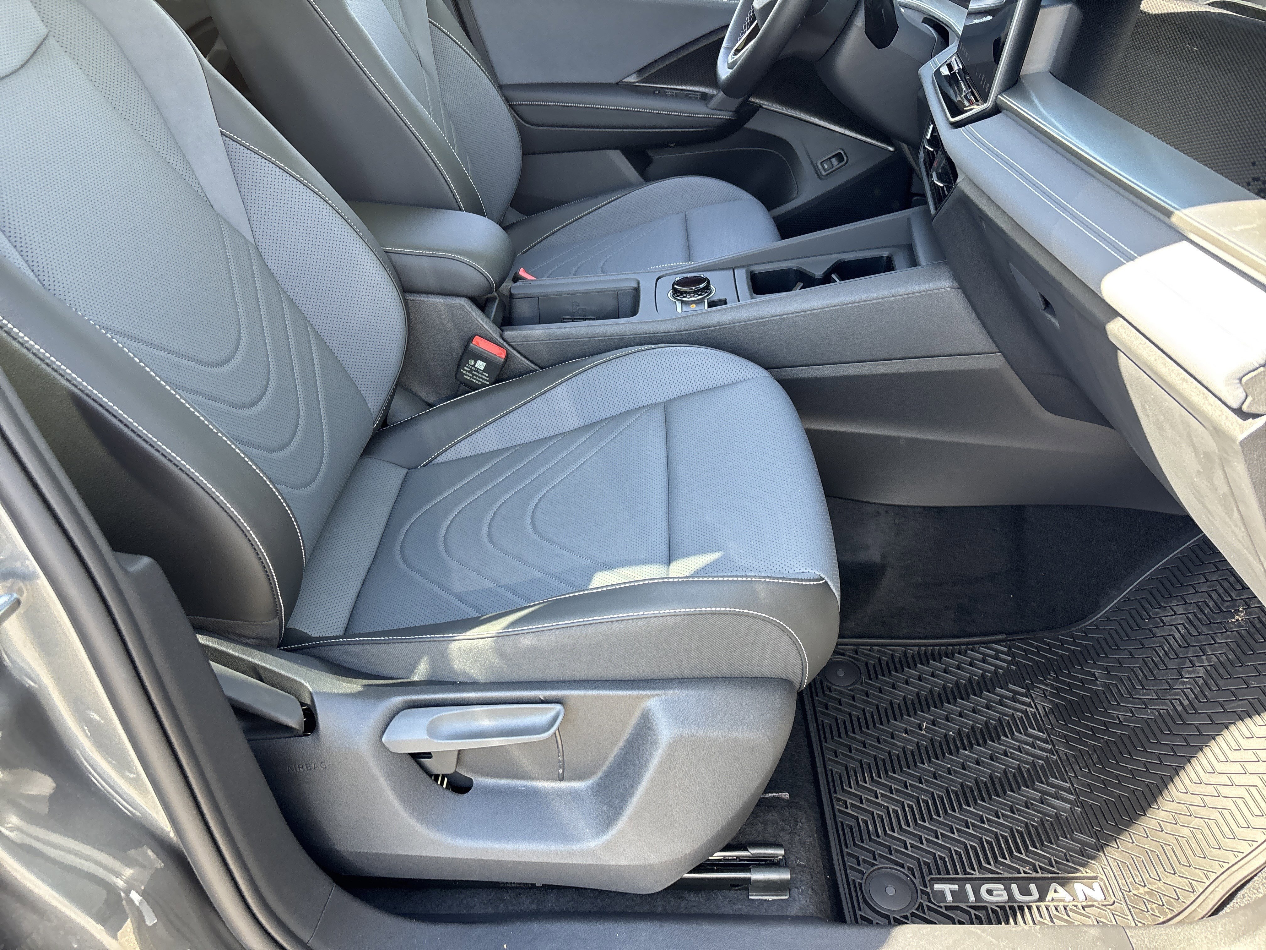 New 2026 Platinum Gray Metallic Volkswagen SE image 7