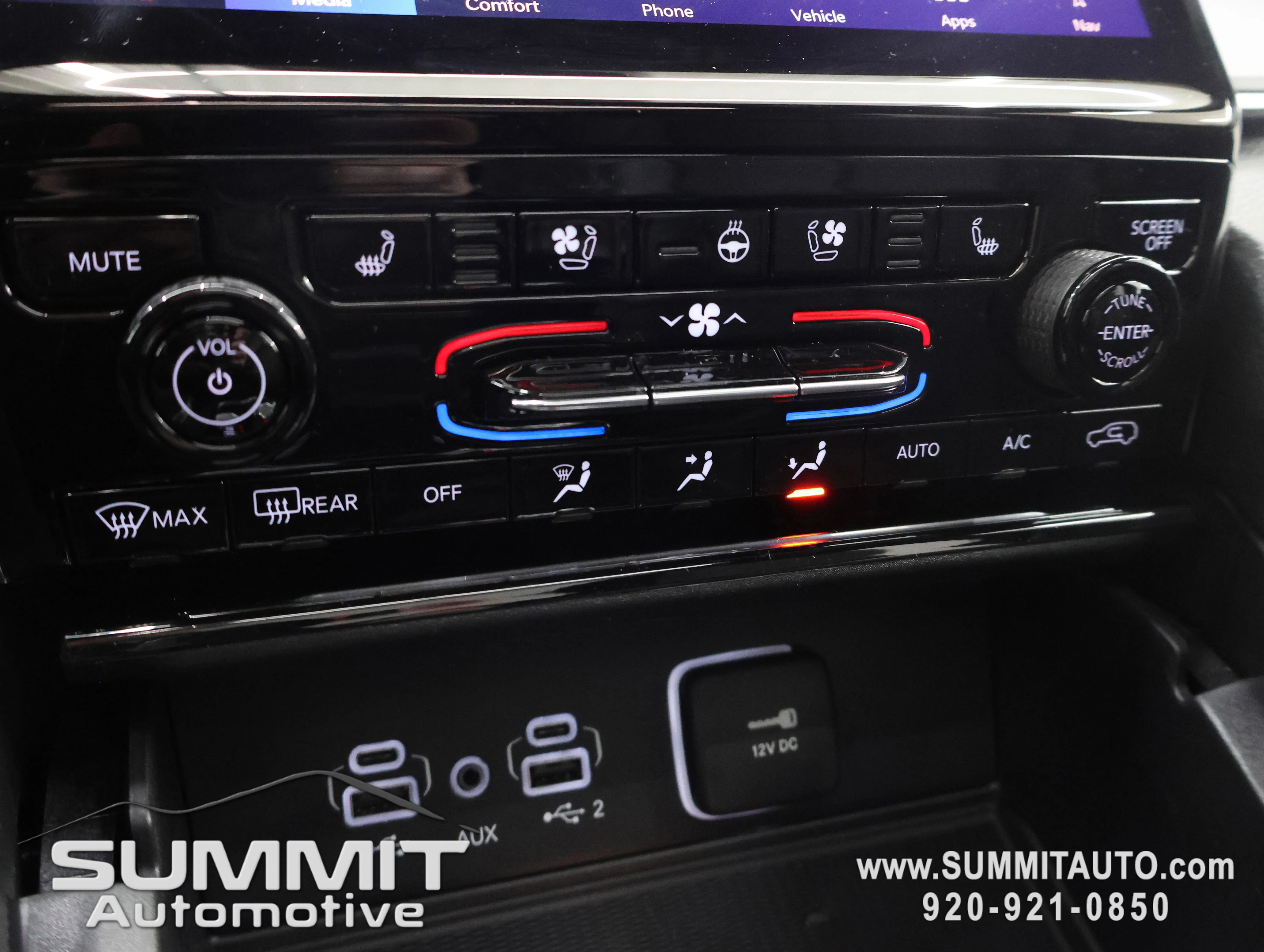 New 2025 Diamond Black Crystal Pearl-Coat Exterior Paint Jeep Limited image 52