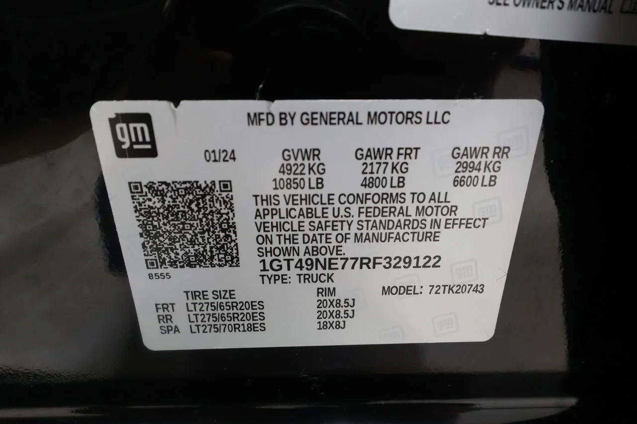 Used 2024 Onyx Black GMC SLT image 34