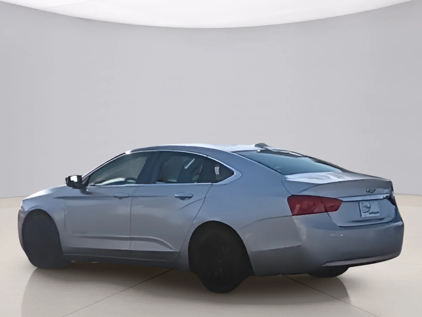 Used 2015 Silver Chevrolet LS image 3
