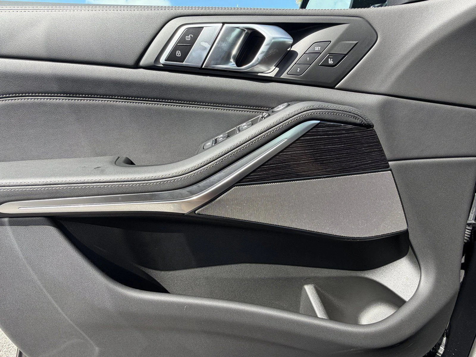New 2026 Black Sapphire Metallic BMW xDrive40i image 27