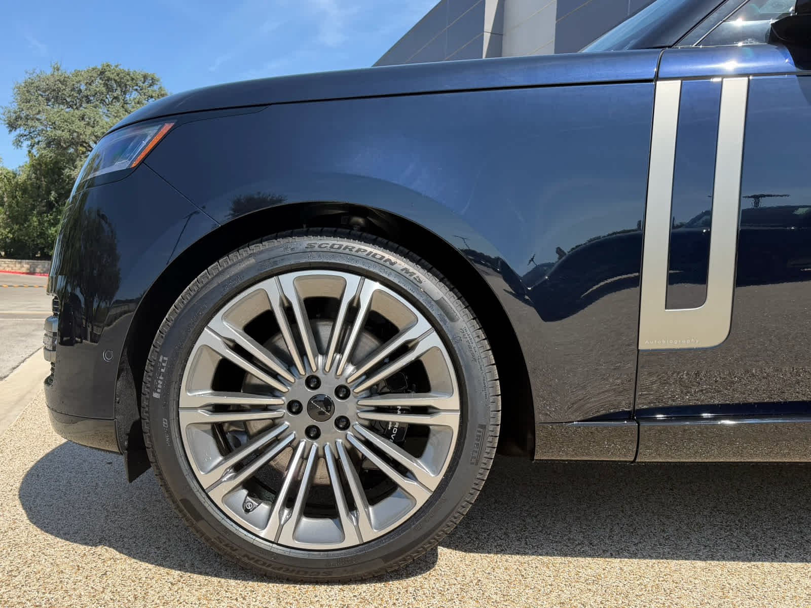 New 2026 Constellation Blue Ultra Metallic Gloss Land Rover Autobiography image 9