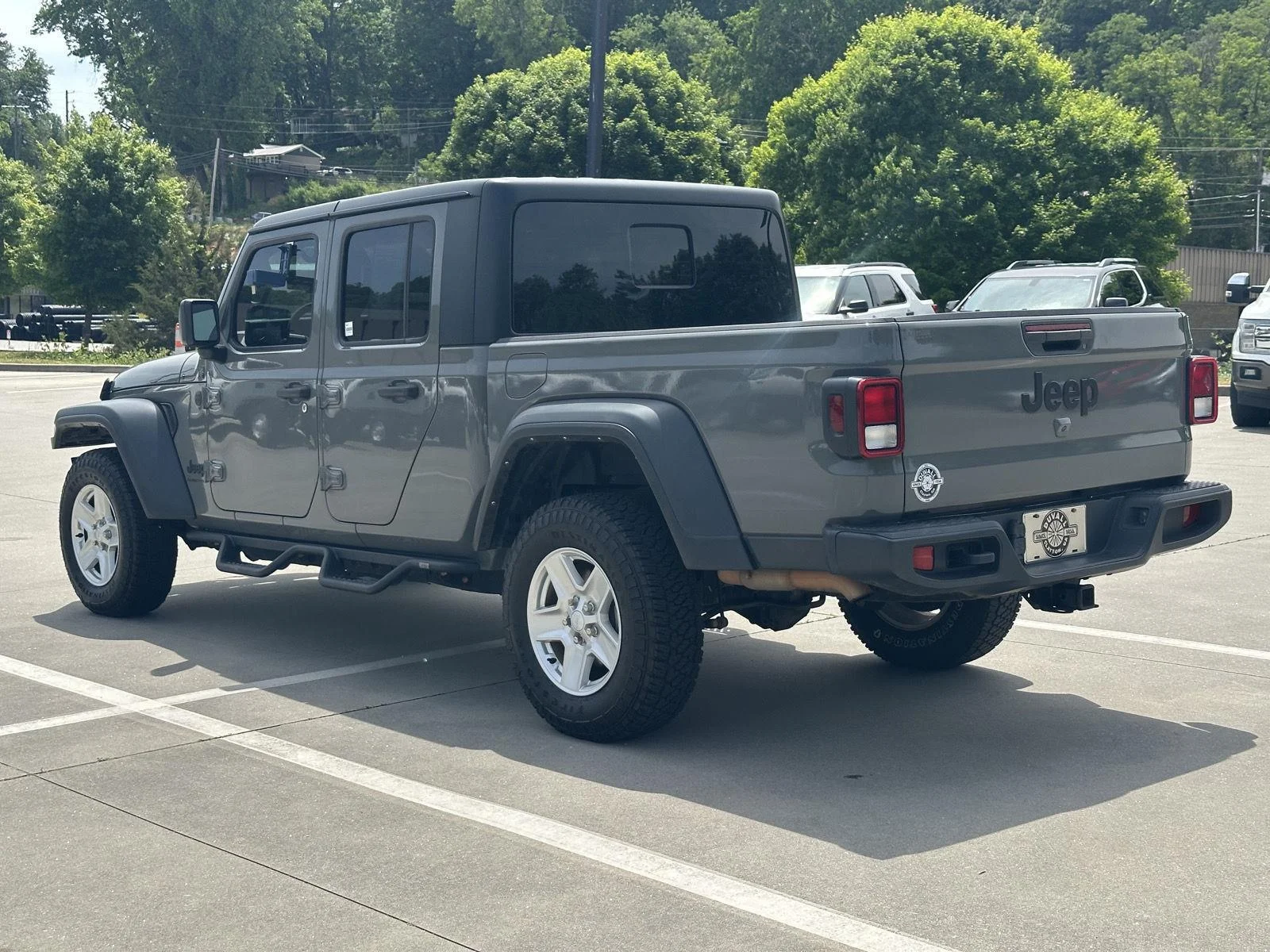 Used 2023 Sting Gray Clearcoat Jeep Sport image 5