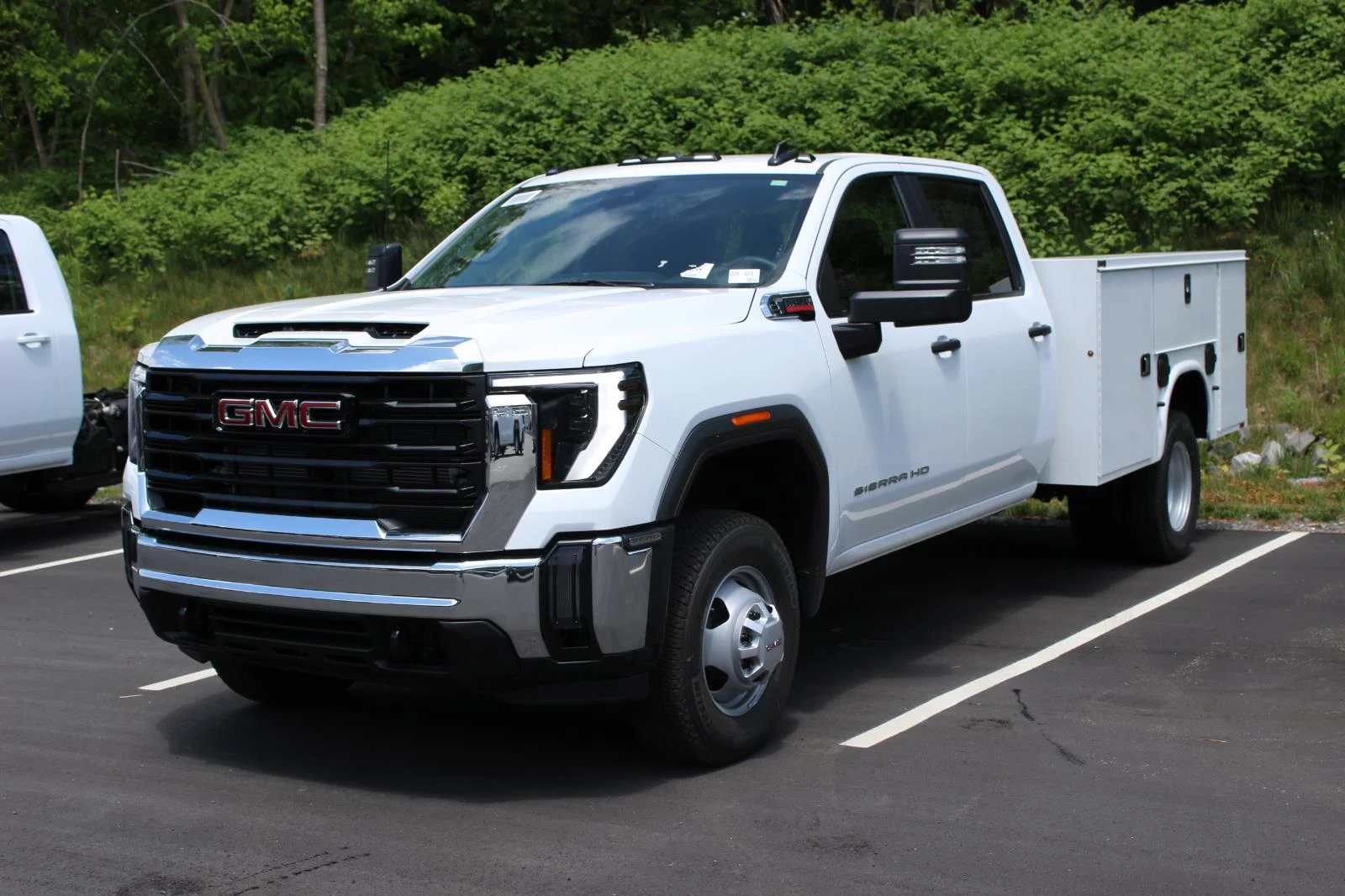 New 2026 Summit White GMC Pro image 2