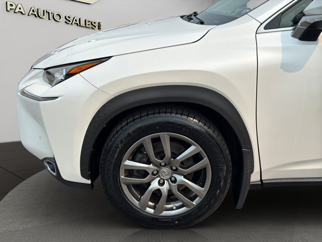 Used 2015 White Lexus  image 23