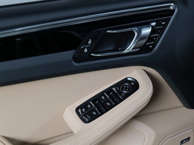 2025 Porsche Macan Base - Photo 25