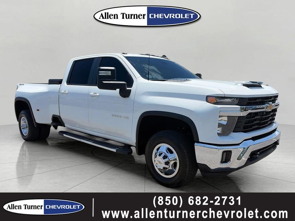 Used 2025 White Chevrolet LT image 1