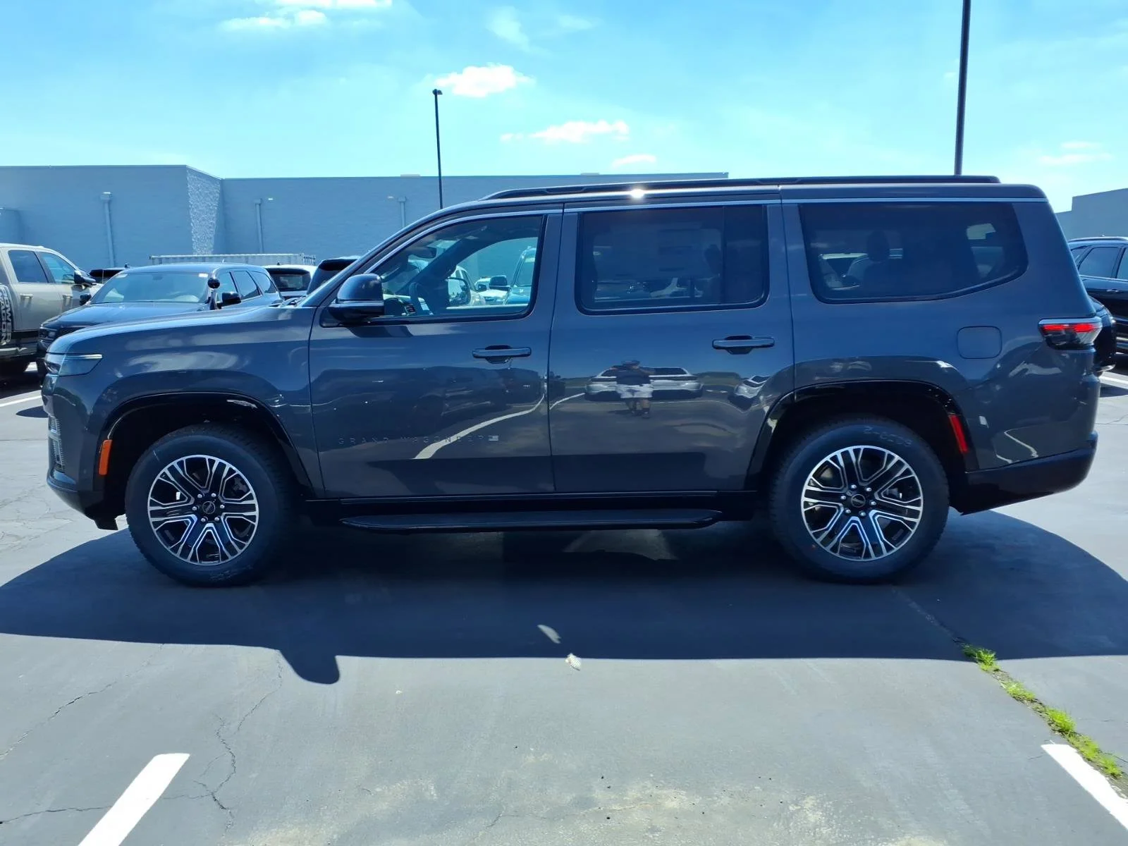 New 2026 Baltic-Gray Metallic Clear-Coat Exterior Paint Jeep  image 3