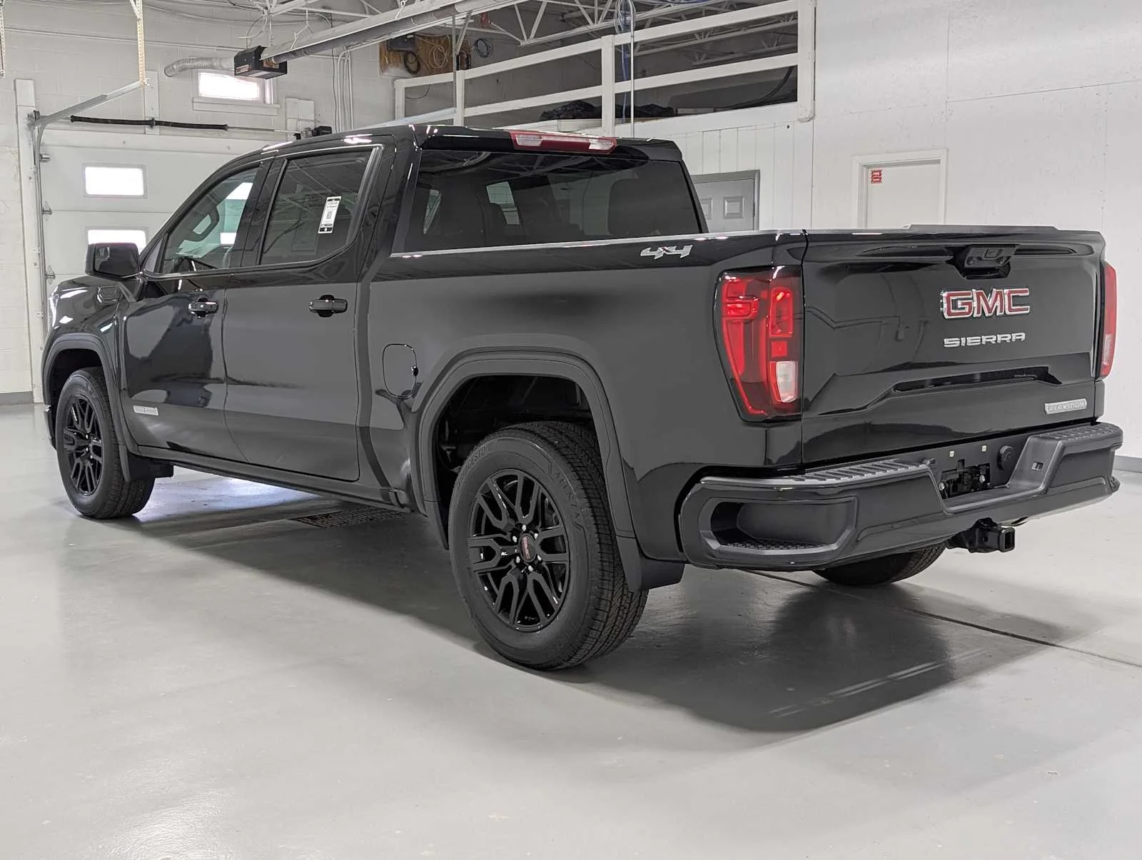 Used 2024 Onyx Black GMC Elevation image 10