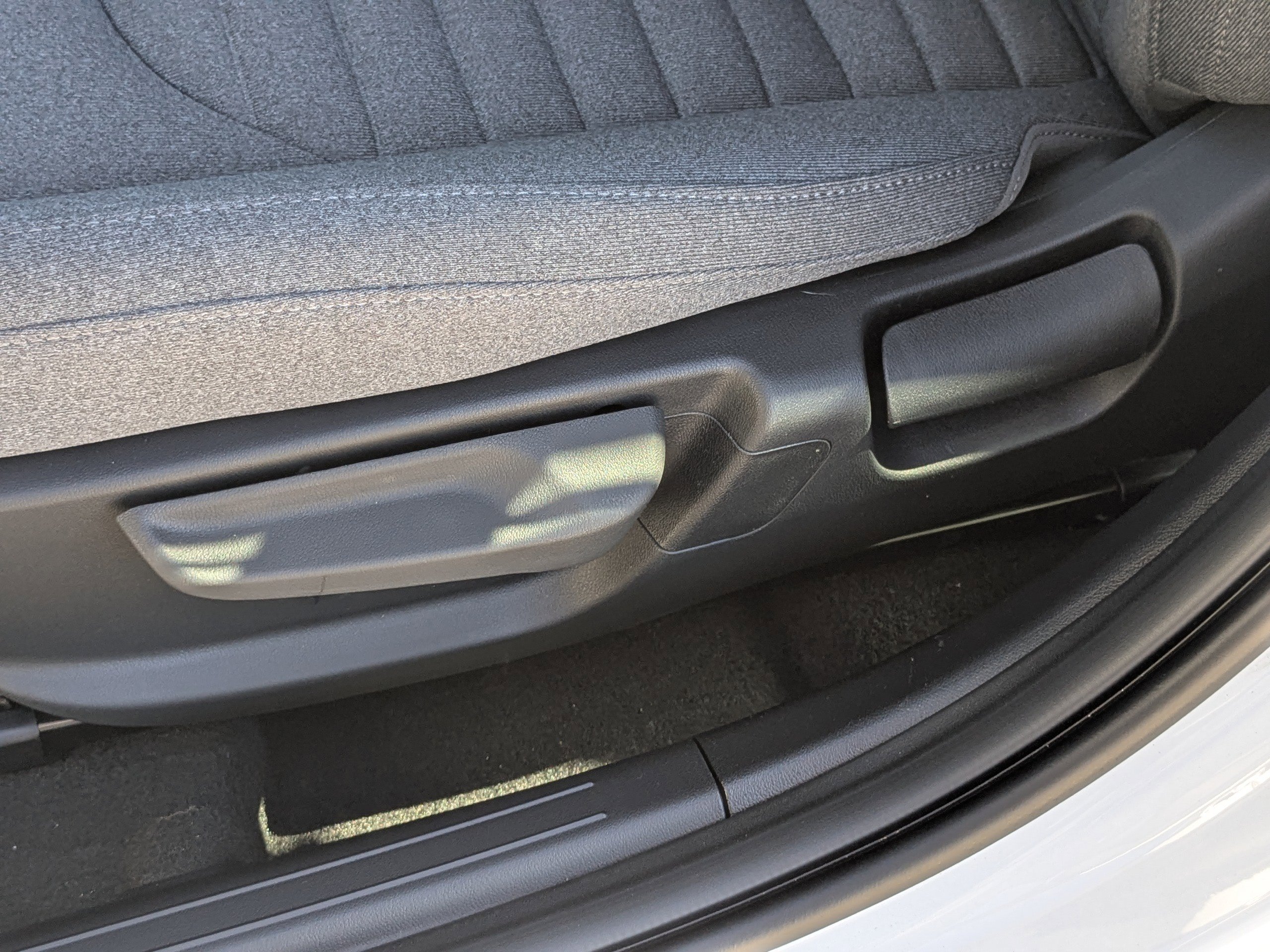 New 2025 Snow White Pearl Kia EX image 22
