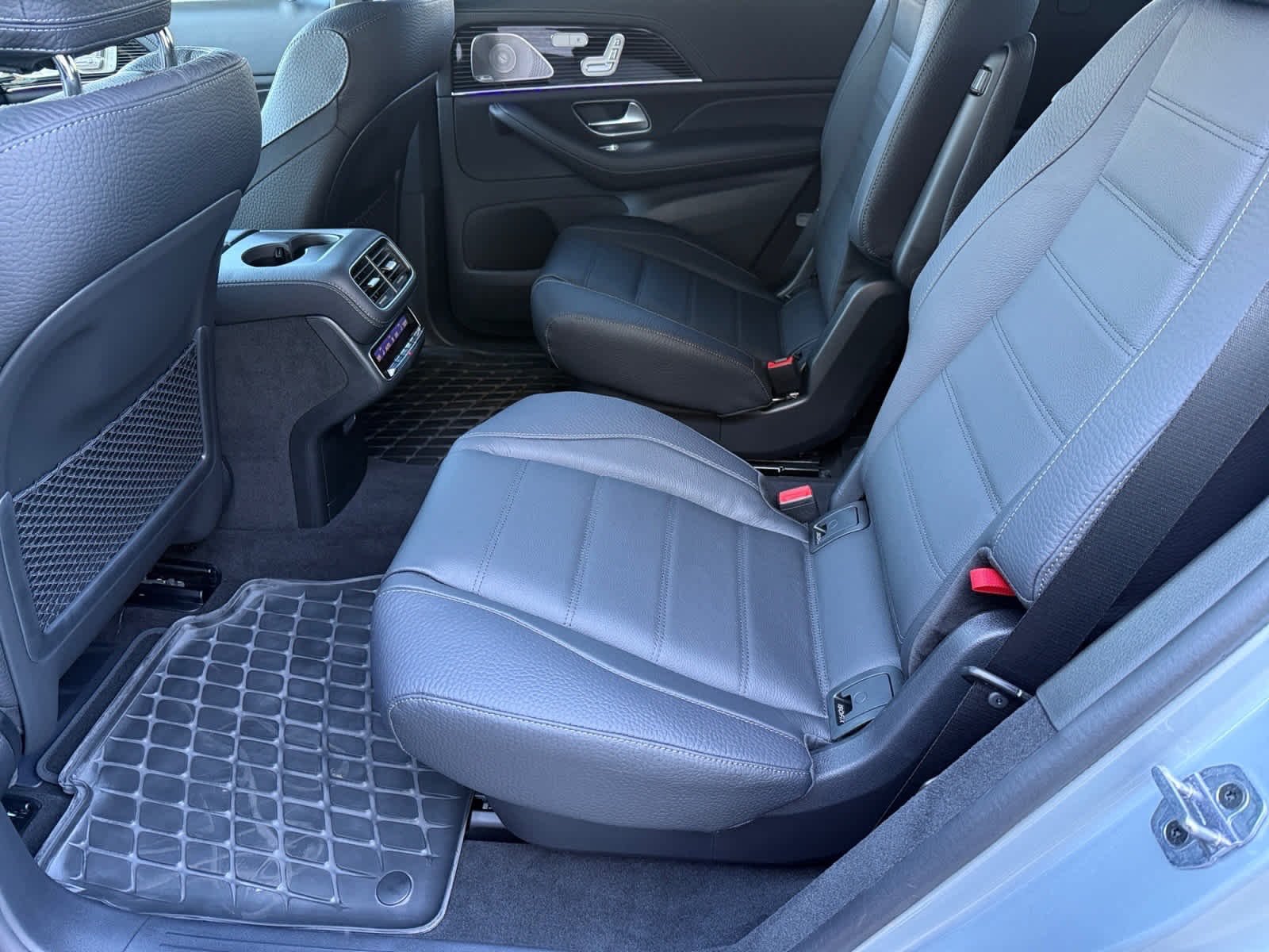 Used 2025 Cirrus Silver Metallic Mercedes-Benz GLS 580 image 11