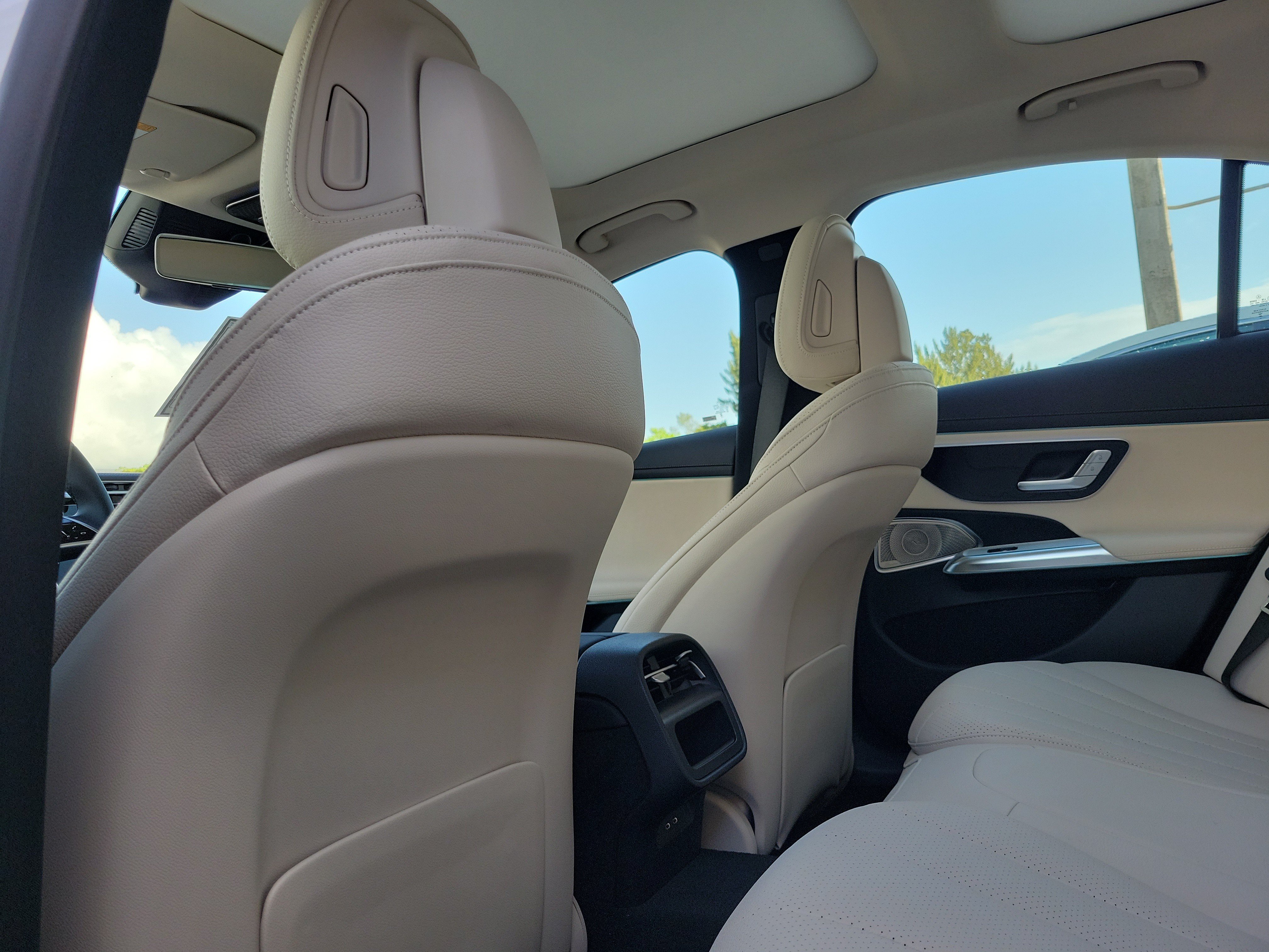 New 2026 MANUFAKTUR Moonlight White Metallic Mercedes-Benz E 350 image 41