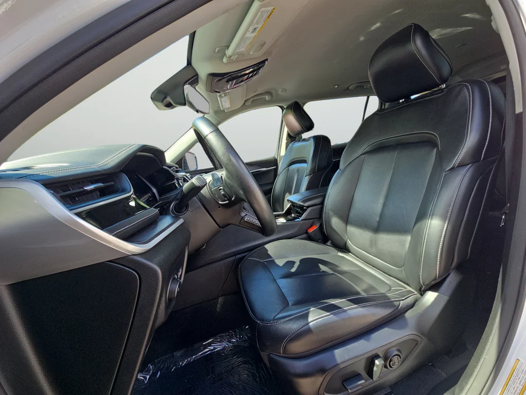 Used 2022 White Jeep Limited image 10