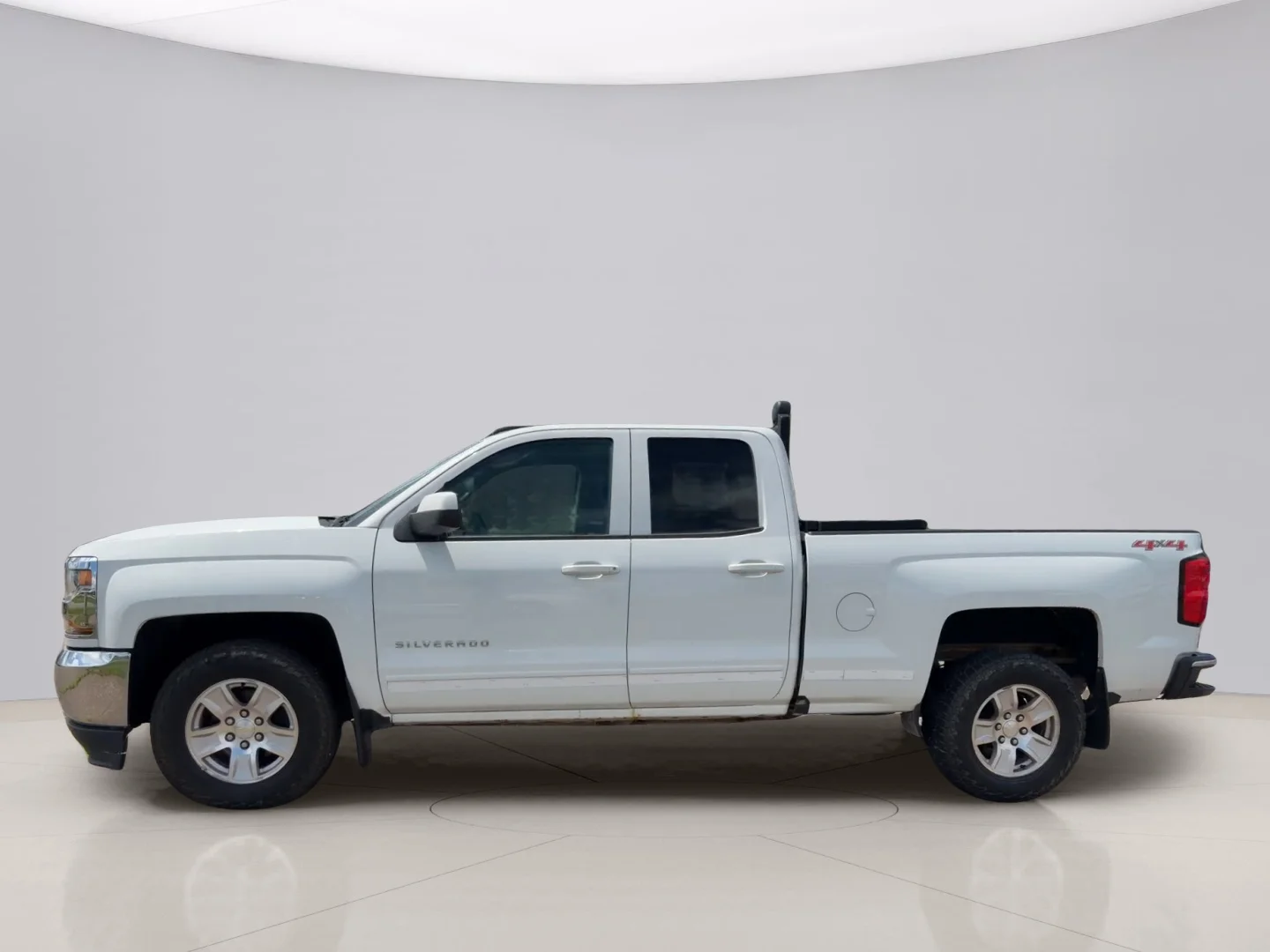 Used 2017 White Chevrolet 1500 LT image 2