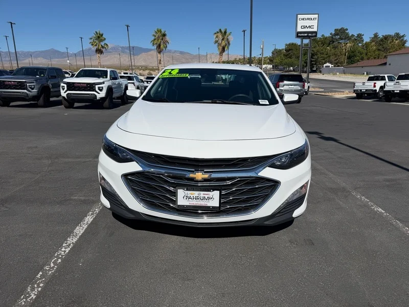 Used 2024 Summit White Chevrolet 1LT image 8